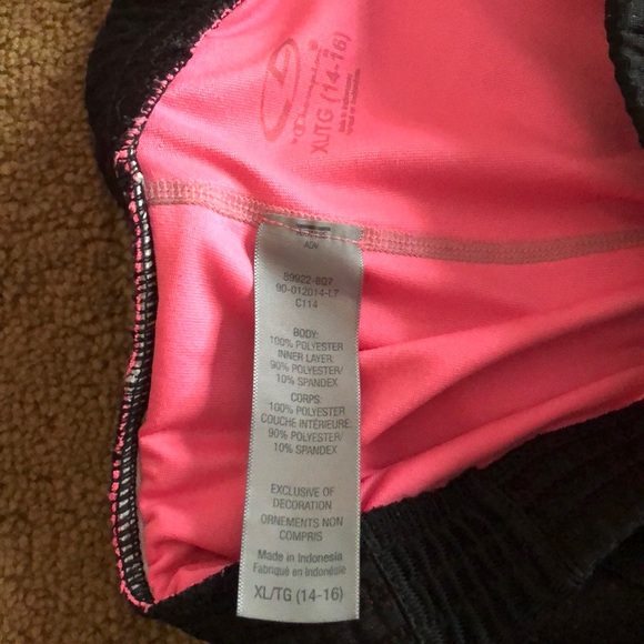 Girls running shorts - Picture 3 of 3